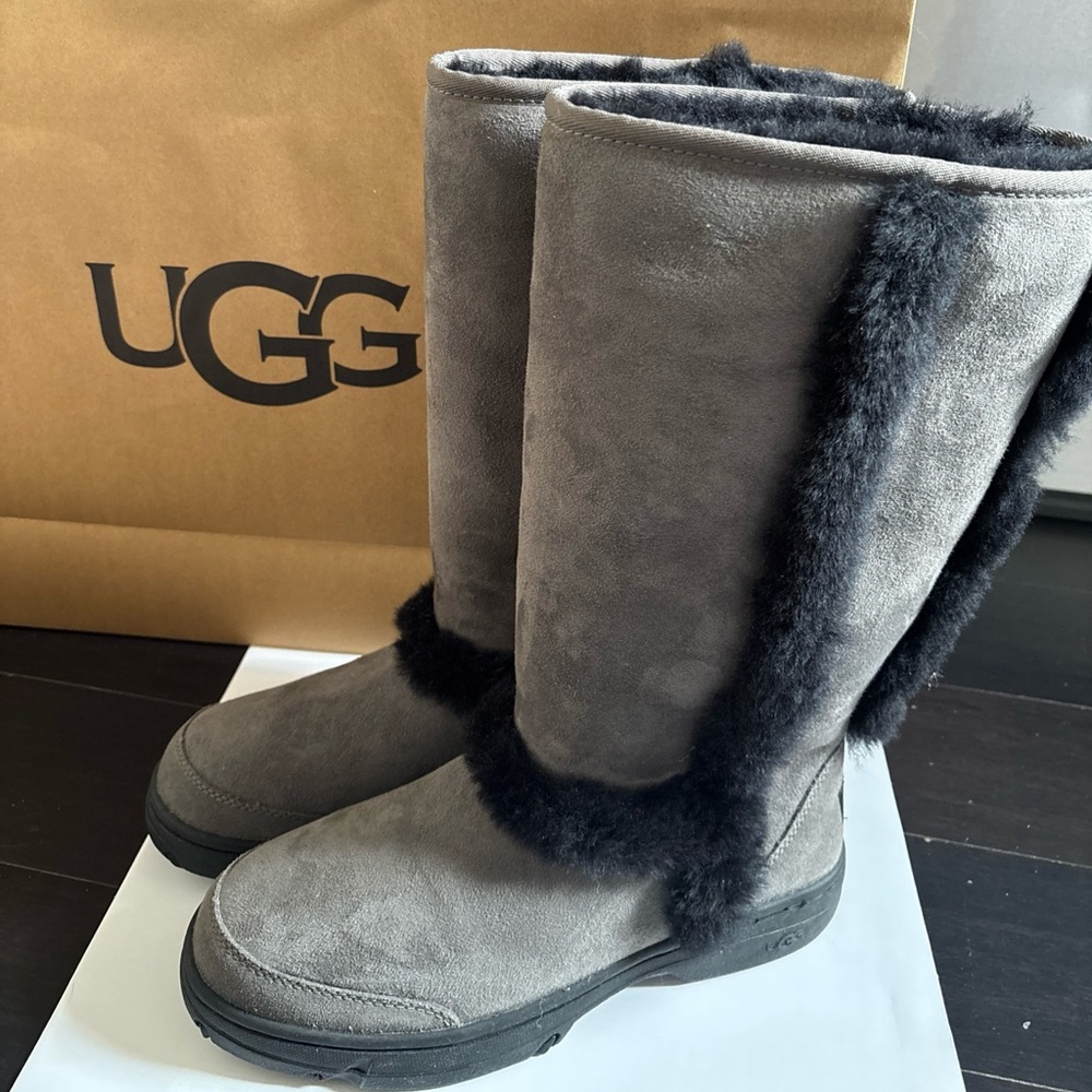 UGG SUNBURST TALL BOOTS IN GRAY AND BLACK SZ 11 NEW WITHOUT BOX